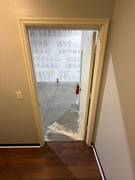 More Photos Of 17000 Alico Commerce Ct, Fort Myers Flex For Sale