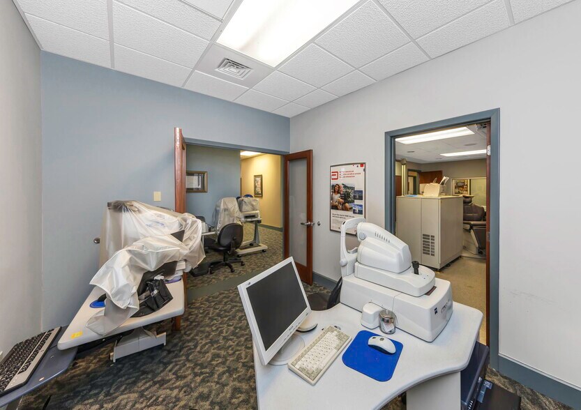 More Photos Of 2346 Drew St, Clearwater Office For Sale