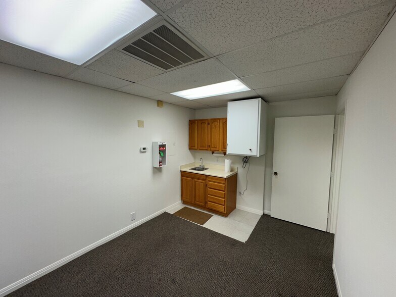 More Photos Of 12343 Hymeadow Dr, Austin Office For Sale