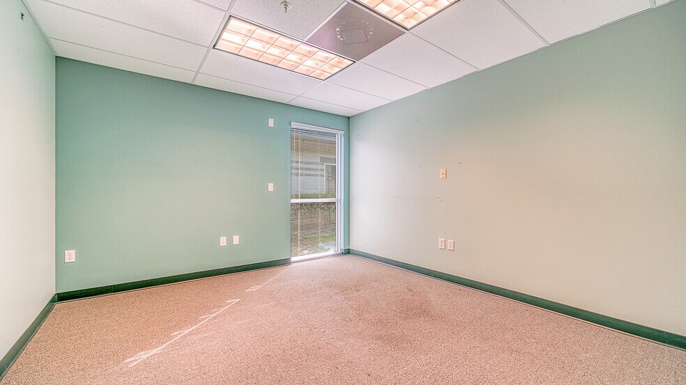More Photos Of 7316-7320 Delainey Ct E, Sarasota Office Residential For Sale