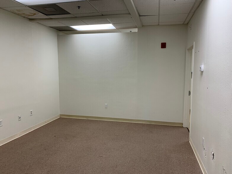 More Photos Of 35400 Bob Hope Dr, Rancho Mirage Medical For Sale