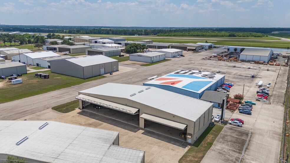 More Photos Of 20115 Stuebner Airline Rd, Spring Airplane Hangar For Lease