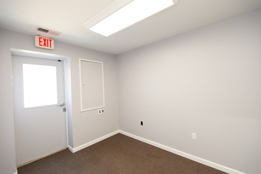 More Photos Of 2934 Ocean Gtwy, Cambridge Freestanding For Sale