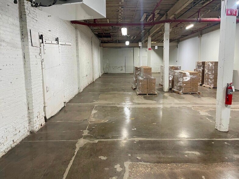 More Photos Of 1622 W Carroll Ave, Chicago Industrial For Sale