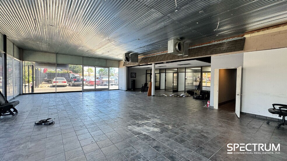 More Photos Of 21024 Sherman Way, Canoga Park Auto Repair For Lease