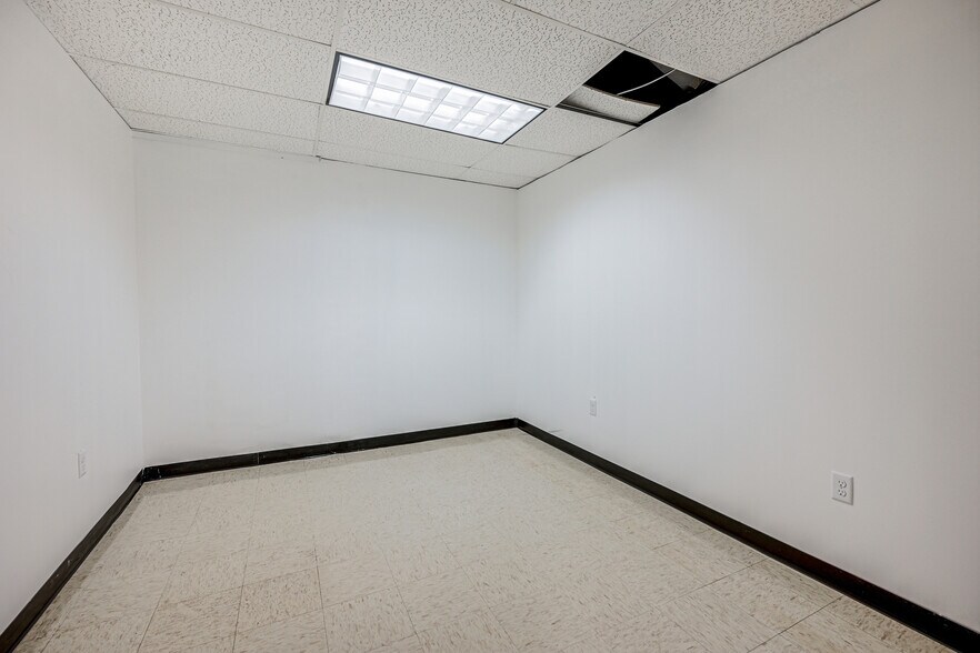 More Photos Of 20 Willow Springs Cir, York Warehouse For Lease