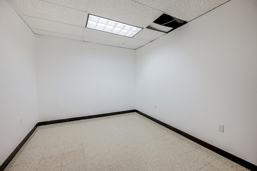 More Photos Of 20 Willow Springs Cir, York Warehouse For Sale