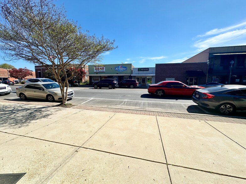 More Photos Of 105 N Main St, Atmore Office For Sale