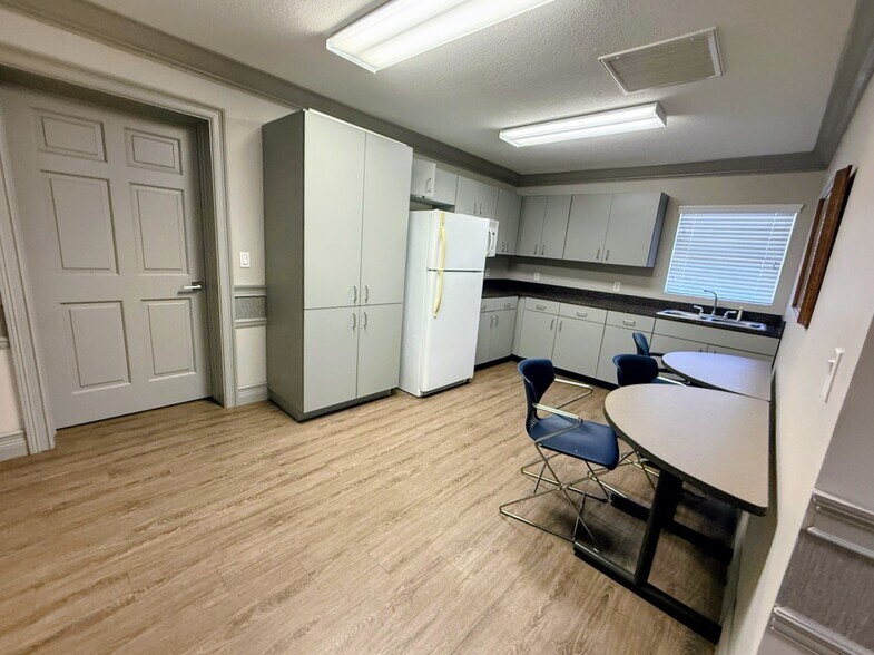 More Photos Of 1034 16th St N, Saint Petersburg Medical For Lease