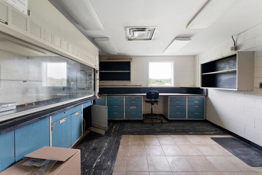 More Photos Of 112 Old Mill Rd, Cartersville Research And Development For Sale