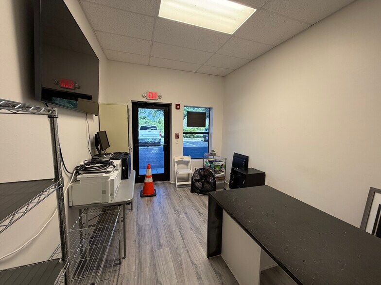 More Photos Of 877 NE 27th Ln, Cape Coral Distribution For Lease
