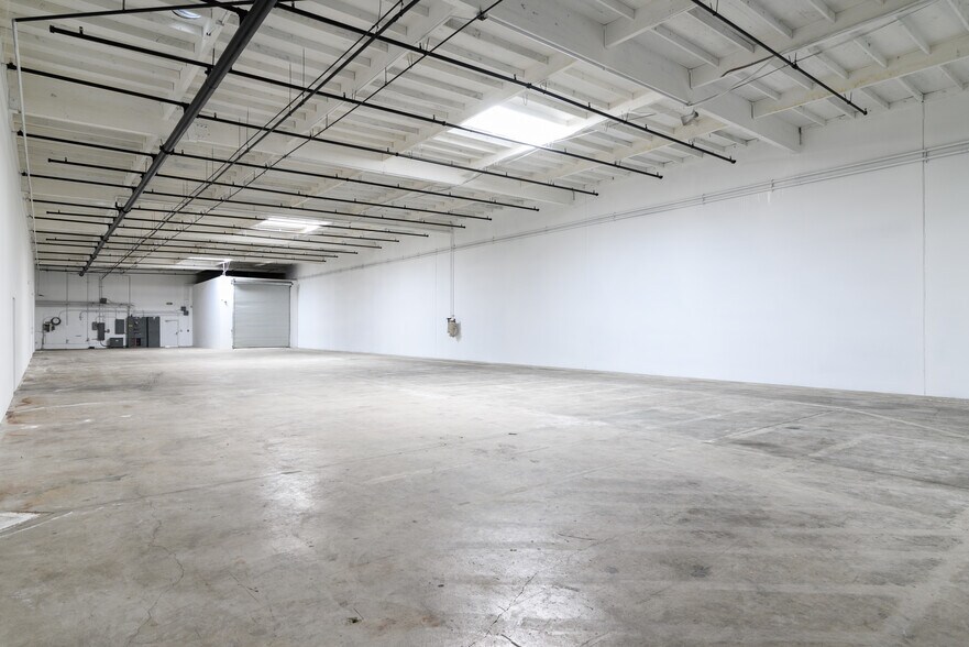 More Photos Of 4117-4127 Calle Tesoro, Camarillo Manufacturing For Lease