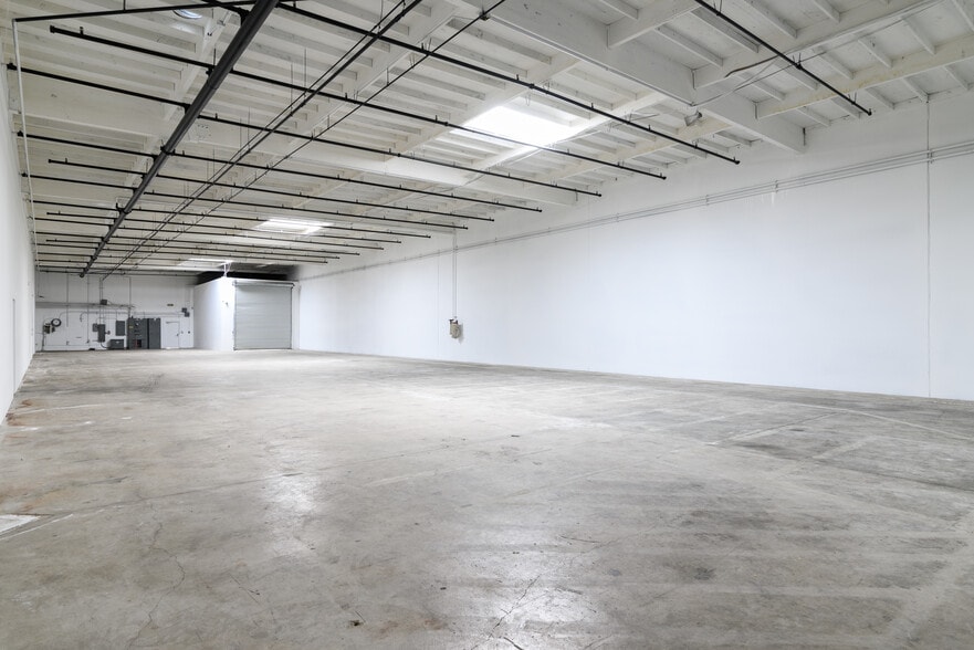 More Photos Of 4117-4127 Calle Tesoro, Camarillo Manufacturing For Lease