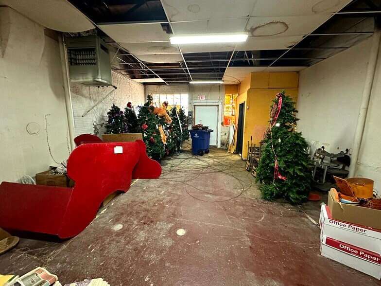 More Photos Of 114 W Main St, Canton Office For Sale