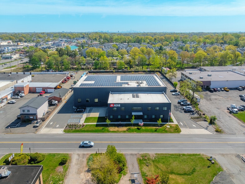 Primary Photo Of 651 N Michigan Ave, Kenilworth Service For Lease