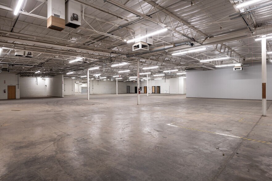 More Photos Of 2250 W Peoria Ave, Phoenix Manufacturing For Lease