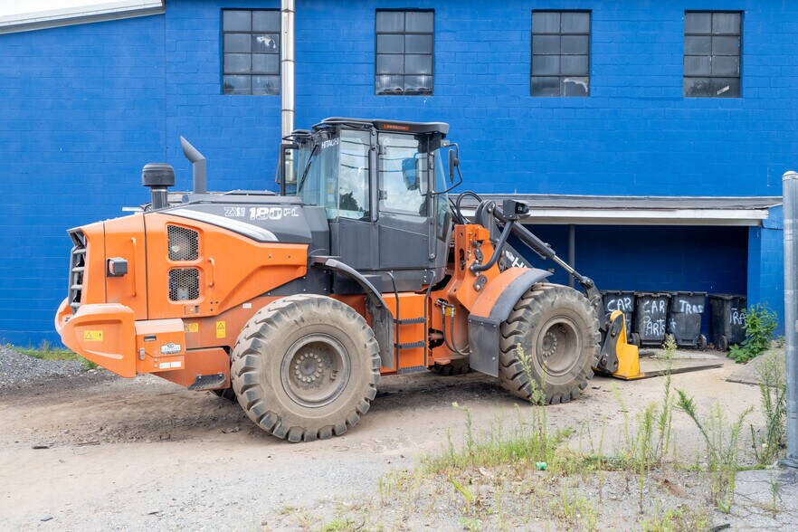 More Photos Of 89 Newton Rd, Plaistow Industrial For Sale