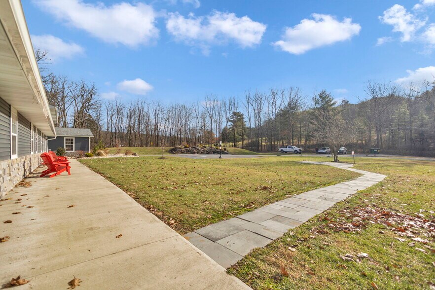 More Photos Of 106 Carr St, Nicholson Assisted Living For Sale