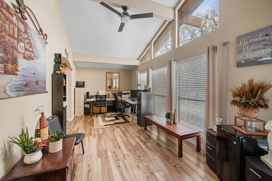 More Photos Of 101 Hunters Glen Dr, San Marcos Flex For Sale