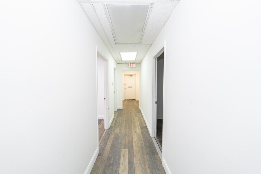 More Photos Of 4095 N 28th Way, Hollywood Warehouse For Lease