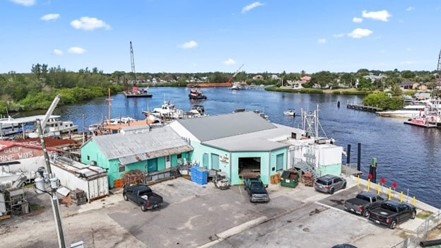 Primary Photo Of 1003 Roosevelt Blvd, Tarpon Springs Warehouse For Sale