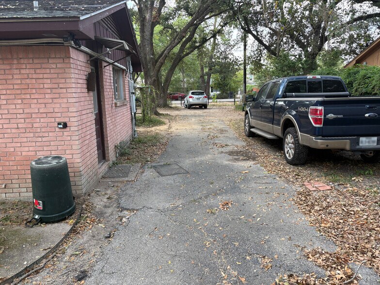 More Photos Of 1636 Crestdale Dr, Houston Land For Sale