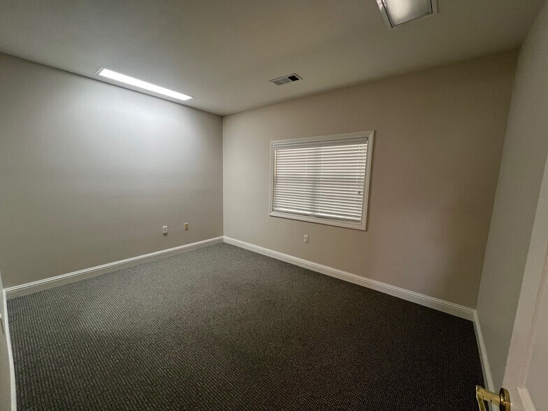 More Photos Of 5041 Dallas Hwy, Powder Springs Office For Sale