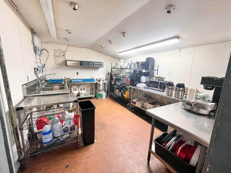 More Photos Of 14 Blue Rock Rd, Millersville Restaurant For Sale