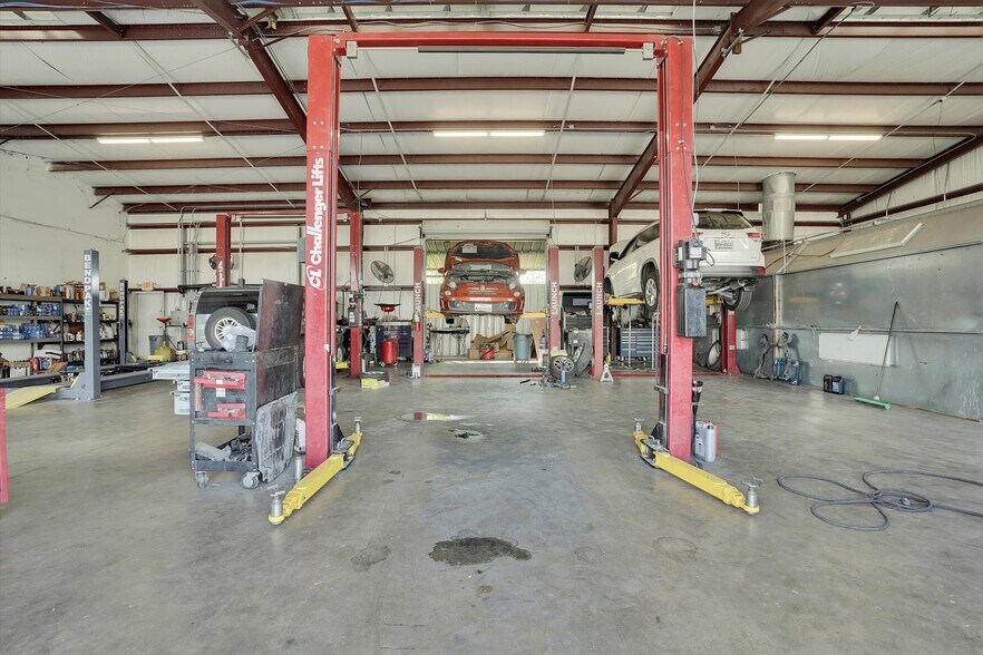 More Photos Of 17306 Alief Clodine Rd, Richmond Auto Repair For Sale