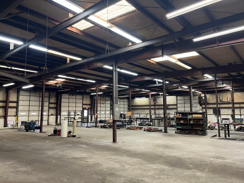 More Photos Of 2640 NW 2nd St, Oklahoma City Manufacturing For Sale