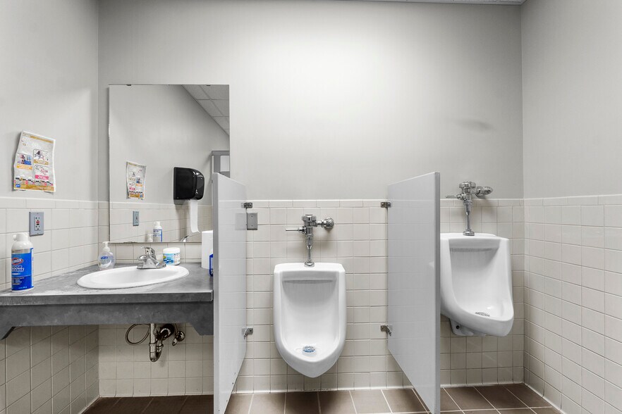 More Photos Of 7200 Highway 150, Greenville Office For Sale