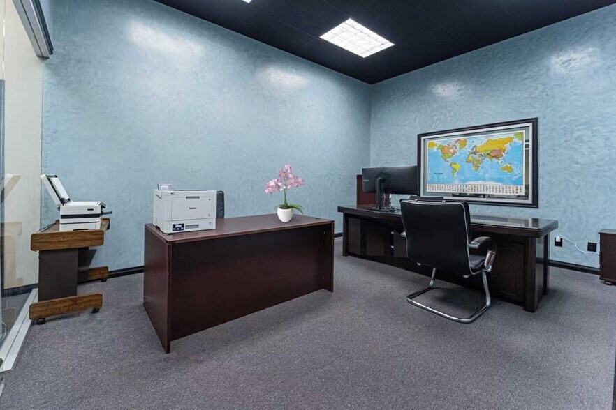 More Photos Of 215 W 134th St, Los Angeles Warehouse For Lease