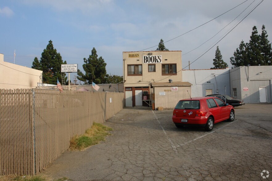 More Photos Of 14426 Friar St, Van Nuys Storefront For Sale