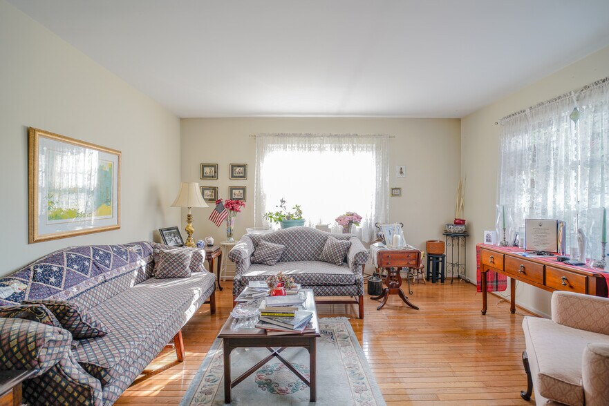 More Photos Of 610 S Cedar Ln, Upper Darby Office Residential For Sale