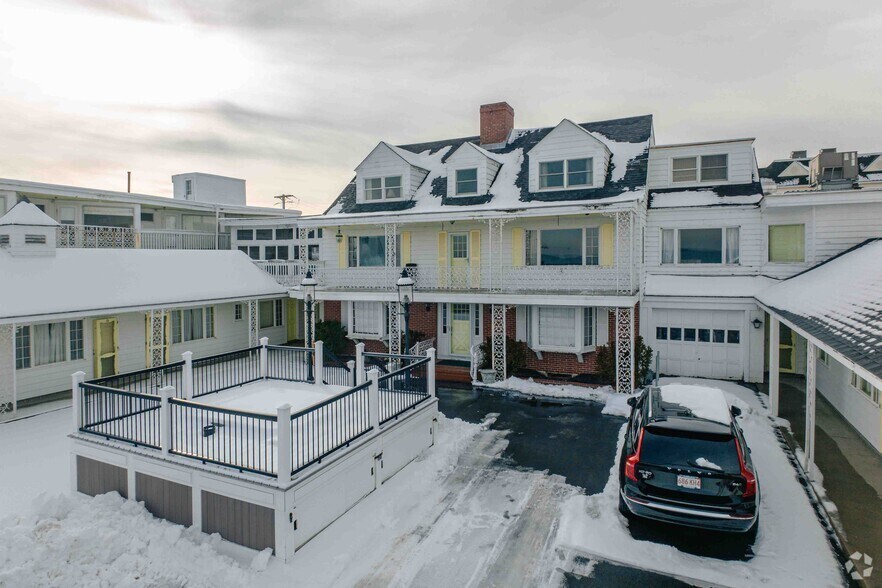 More Photos Of 75 Ocean Blvd, Hampton Hotel For Sale