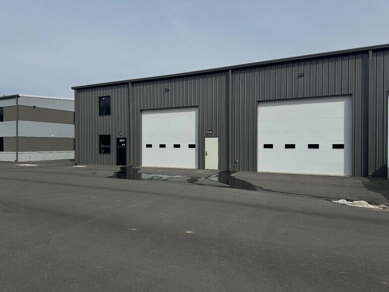 More Photos Of 5897 Balsom Ridge Rd, Denver Manufacturing For Lease