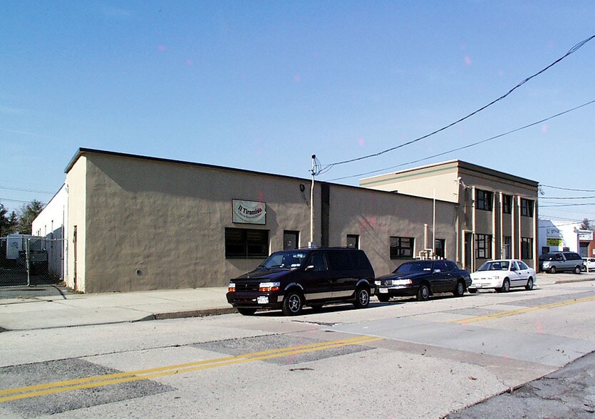 More Photos Of 43 Rocklyn Ave, Lynbrook Warehouse For Lease