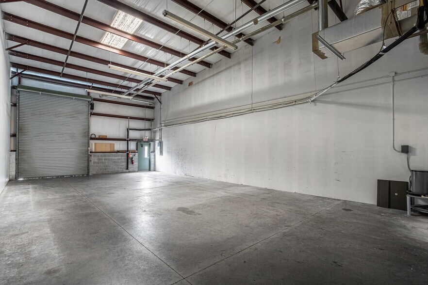 More Photos Of 2100 Ronald Reagan Blvd, Longwood Showroom For Lease