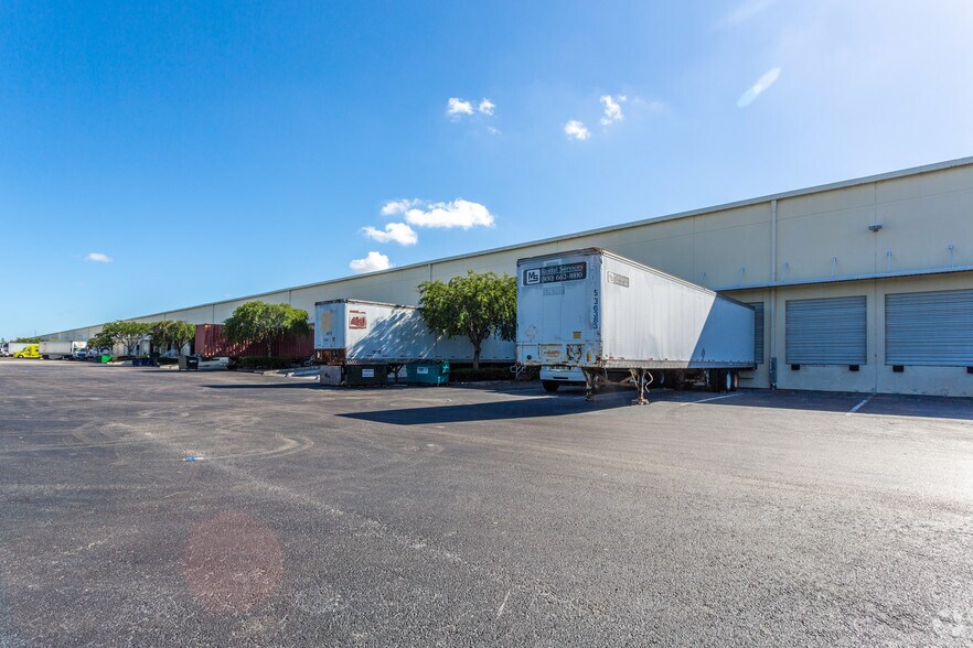 More Photos Of 10811-11199 NW 122nd St, Medley Warehouse For Lease