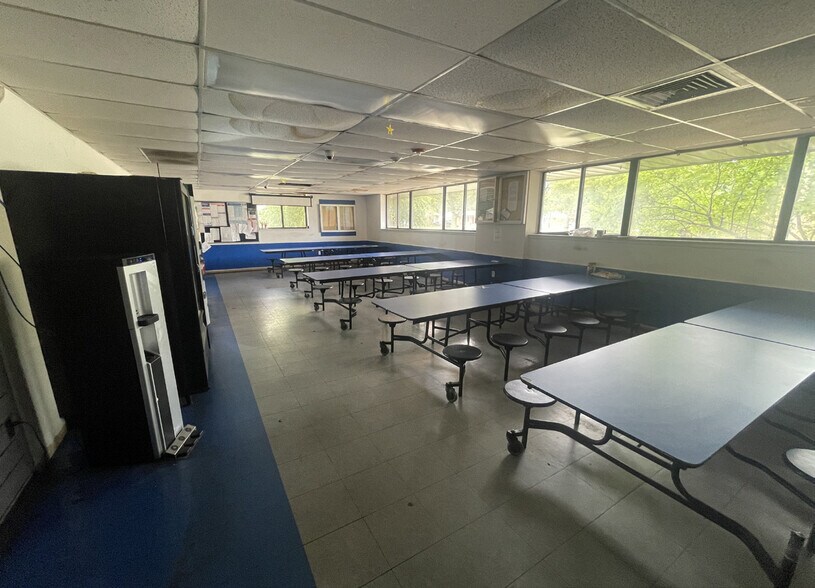 More Photos Of 15260 Common Rd, Roseville Manufacturing For Sale