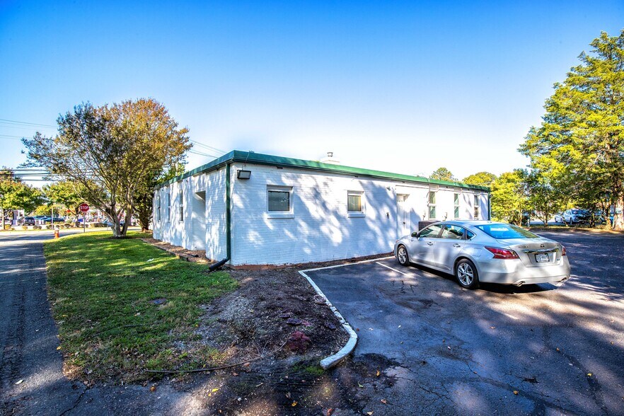 More Photos Of 645 Penniman Rd, Williamsburg Bank For Sale