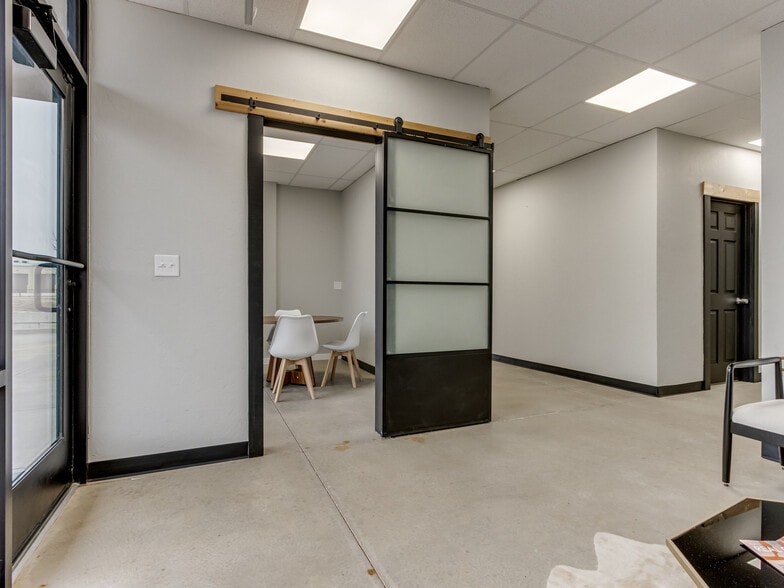 More Photos Of 120 SE 19th St, Moore General Retail For Lease