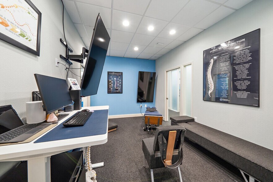 More Photos Of 5652-5654 Marquesas Cir, Sarasota Office For Lease