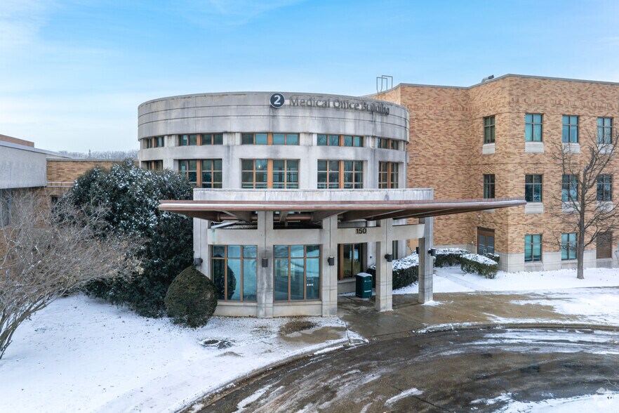 More Photos Of 150 N River Rd, Des Plaines Medical For Lease
