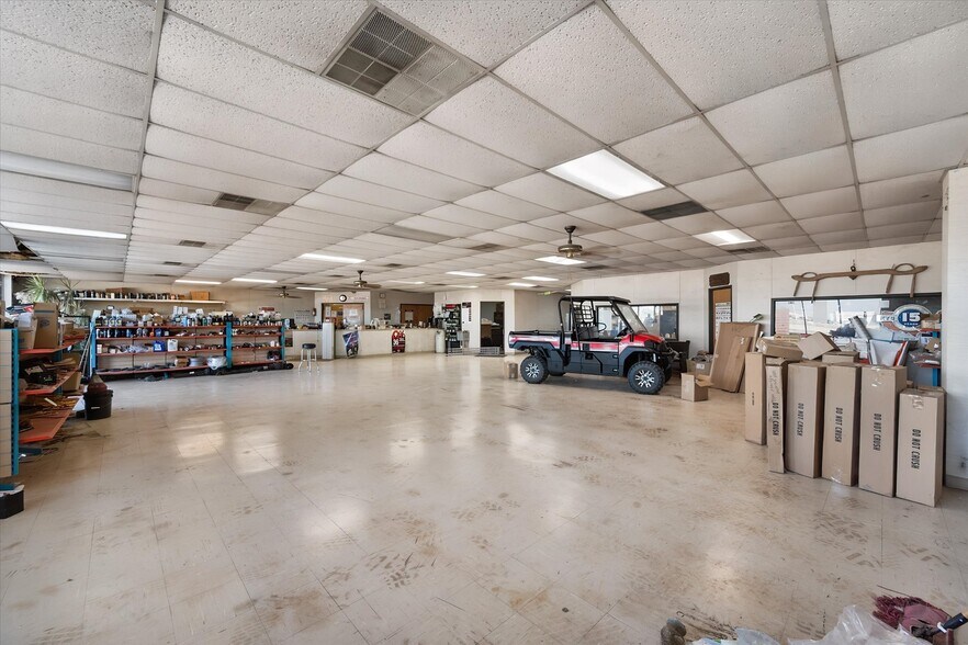 More Photos Of 3151 Int 45 E hwy, Corsicana Warehouse For Sale