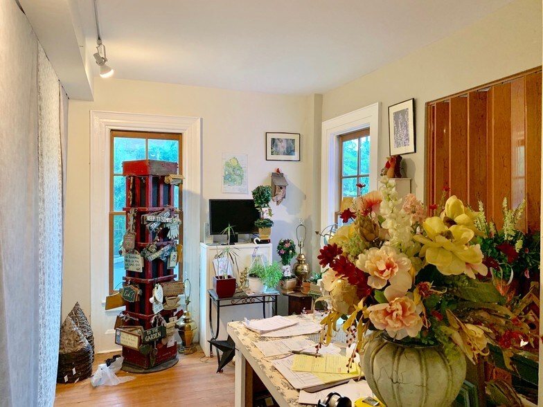 More Photos Of 229 N Main St, Sayville Storefront For Sale