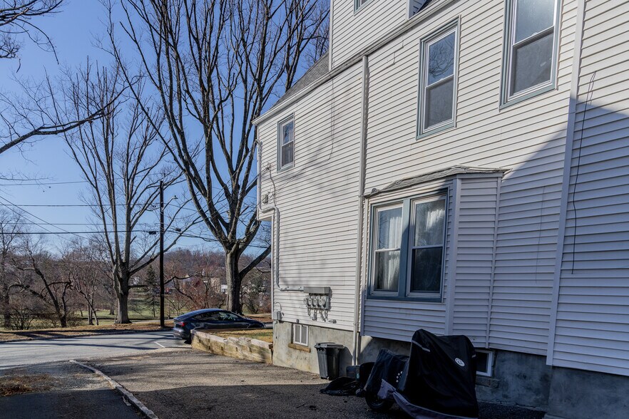 More Photos Of 15 Lakeview Pl, Verona Multifamily For Sale