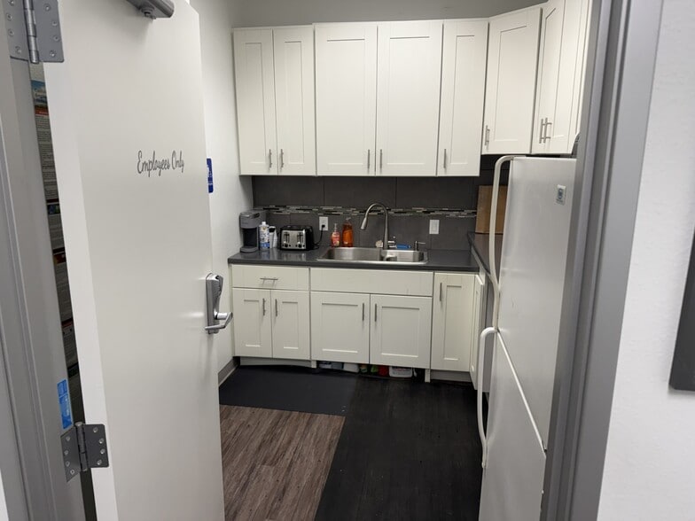 More Photos Of 1551 E Ontario Ave, Corona Unknown For Lease