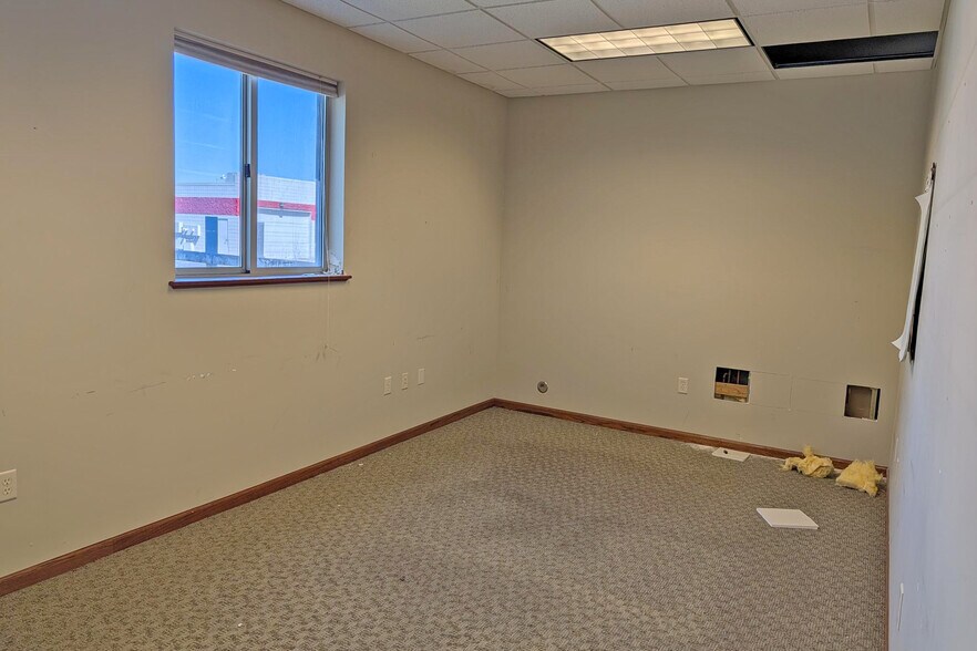 More Photos Of 2685 Henry St, Muskegon Storefront Retail Office For Lease