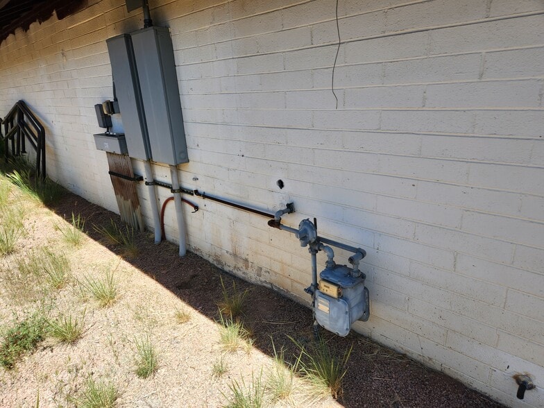 More Photos Of 704 S Meadow St, Payson Office For Sale